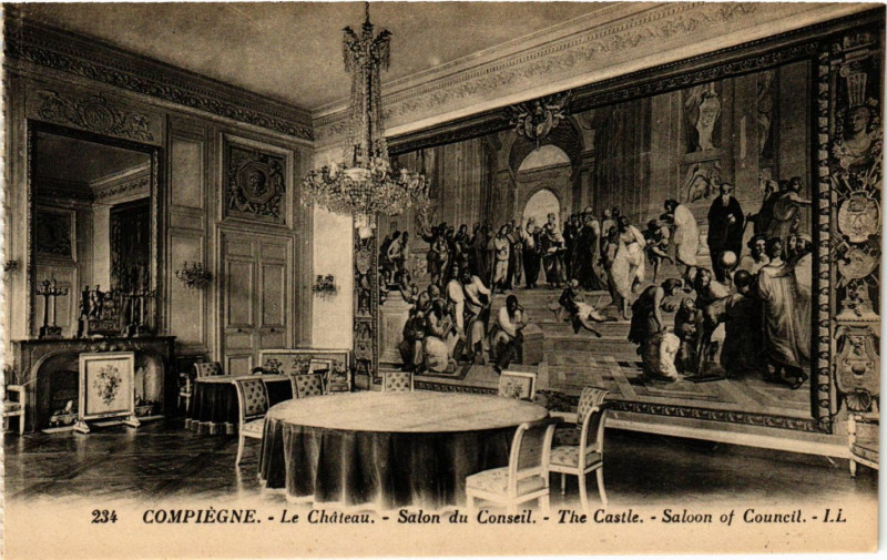 Carte postale ancienne Compiegne - Le Chateau - Salon du Conseil - The Castle-Saloon à Compiègne