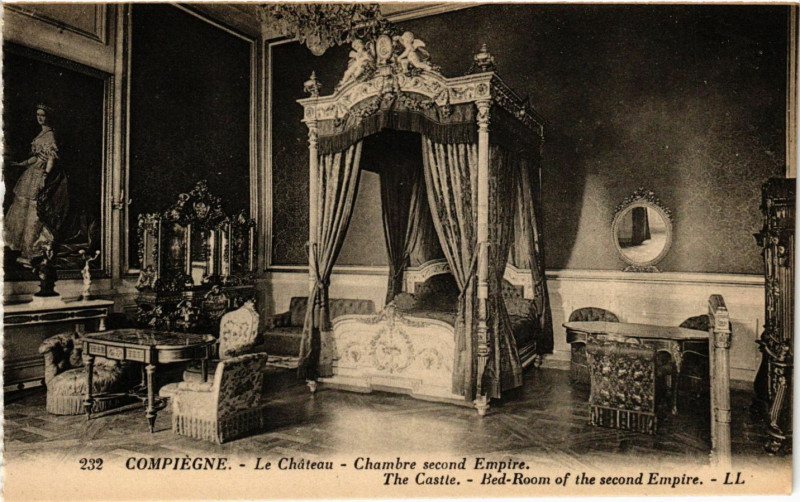 Carte postale ancienne Compiegne Le Chateau Chambre second Empire The Castle Bed-.. à Compiègne