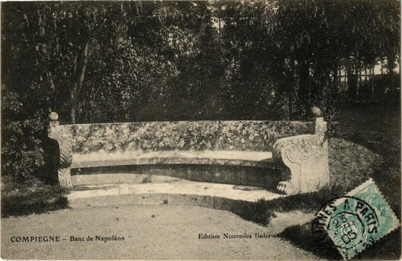 Carte postale ancienne Compiegne - Banc de Napoleon à Compiègne