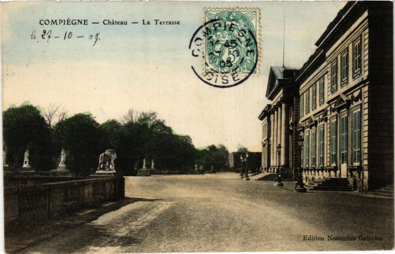 Carte postale ancienne Compiegne - Chateau - La Terrasse à Compiègne