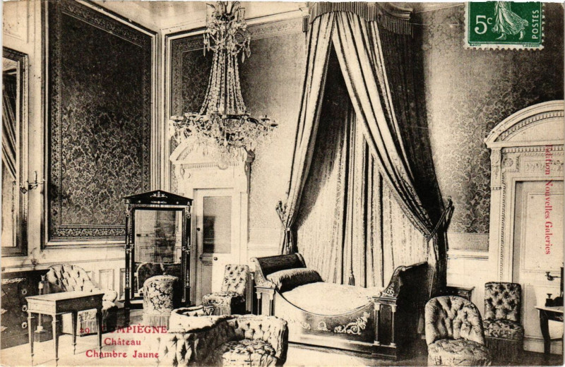 Carte postale ancienne Compiegne - Chateau - Chambre Jaune à Compiègne