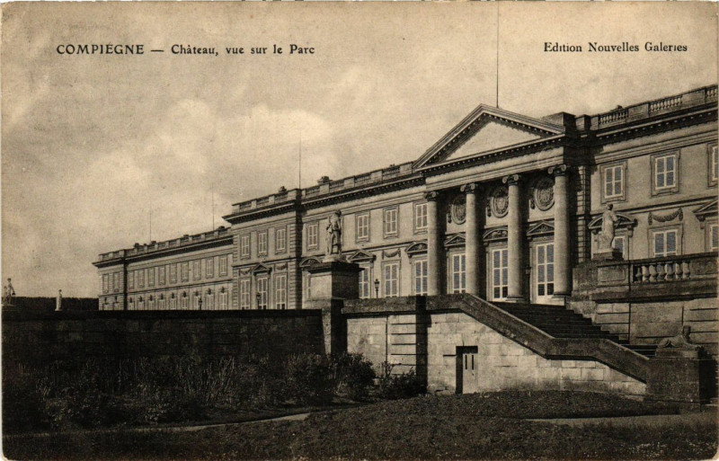 Carte postale ancienne Compiegne - Chateau vue sur le Parc à Compiègne