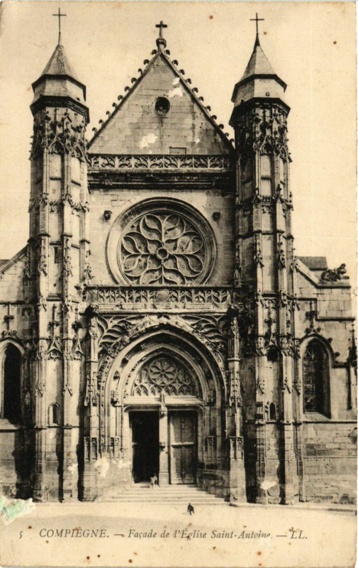 Carte postale ancienne Compiegne - Facade de l'Eglise Saint-Antoine à Compiègne