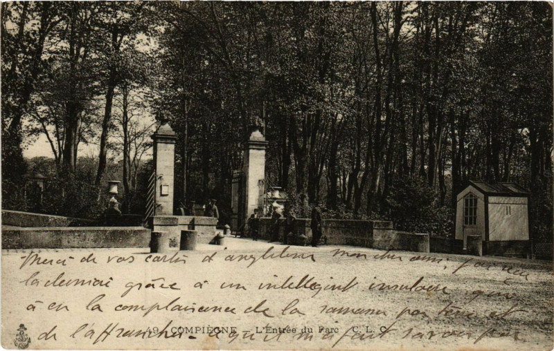 Carte postale ancienne Compiegne - L'Entrée du Parc à Compiègne