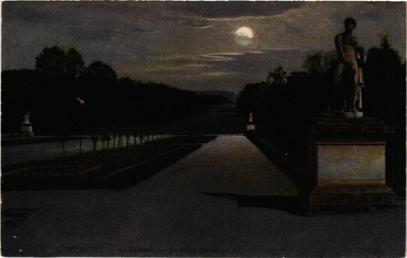 Carte postale ancienne Compiegne - Le Chateu - La Plate Ronde à Compiègne