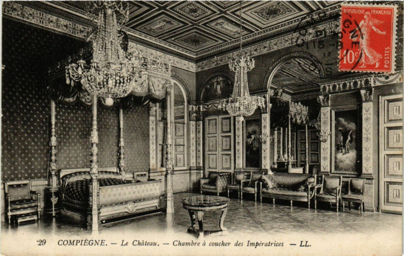 Carte postale ancienne Compiegne - Le Chateau - Chambre a coucher des Imperatrices à Compiègne