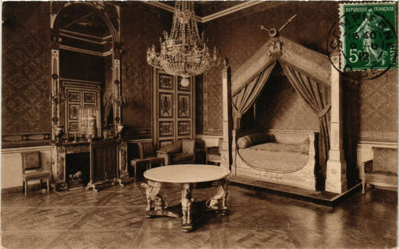 Carte postale ancienne Compiegne - Le Chateau - Le Chateau - La Chambre a Coucher de à Compiègne