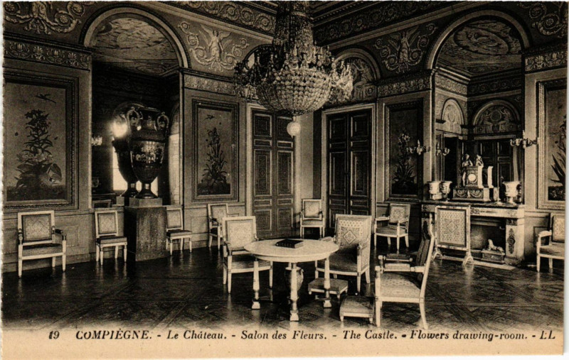 Carte postale ancienne Compiegne - Le Chateau - Salon des Fleurs - The Castle - Flowers à Compiègne