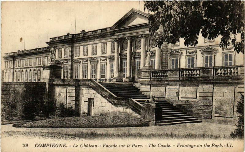 Carte postale ancienne Compiegne - Le Chateau - Facade sur le Parc - The Castle à Compiègne