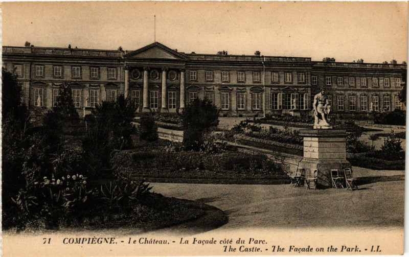 Carte postale ancienne Compiegne - Le Chateau - La Facade cote du Parc - The Castle - The à Compiègne