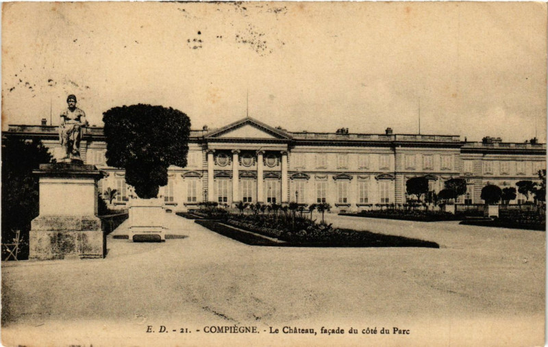 Carte postale ancienne Compiegne - Le Chateau facade du cote du Parc à Compiègne