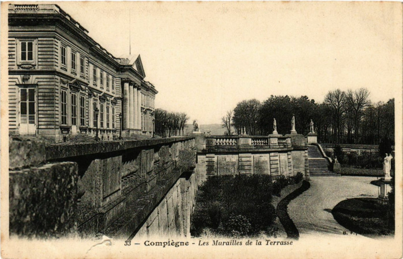 Carte postale ancienne Compiegne - Les Marailles de la Terrasse à Compiègne