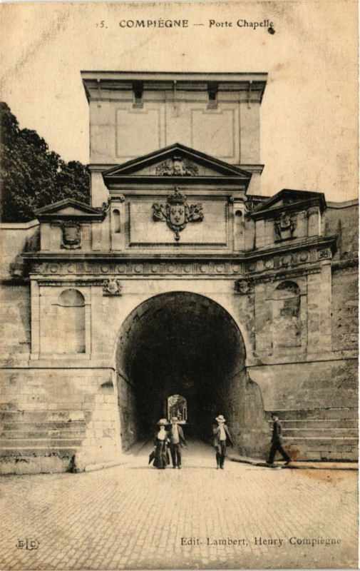 Carte postale ancienne Compiegne - Porte Chapelle à Compiègne