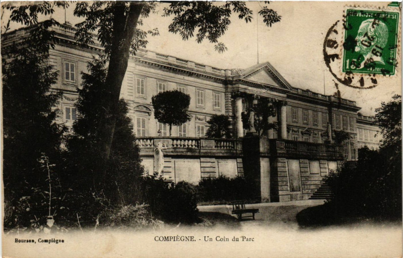 Carte postale ancienne Compiegne - Un Coin de Parc à Compiègne