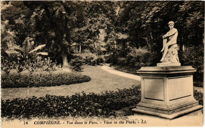 Carte postale ancienne Compiegne - Vue dans le Pac - View in the Parc à Compiègne