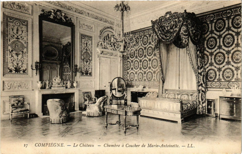 Carte postale ancienne Compiegne - Le Chateau - Chambre a Coucher de Marie-Antoinette à Compiègne