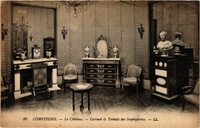 Carte postale ancienne Compiegne - Le Chateau - Cabinet de Toilette des Imperatrices à Compiègne