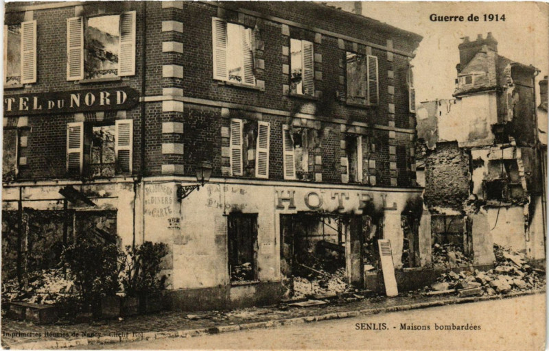 Carte postale ancienne Guerre de 1914 - Senlis - Maisons bombardées à Senlis