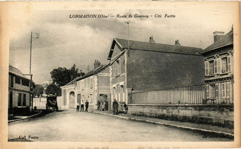 Carte postale ancienne Lormaison - Route de Gournay - Cite Fortin à Lormaison
