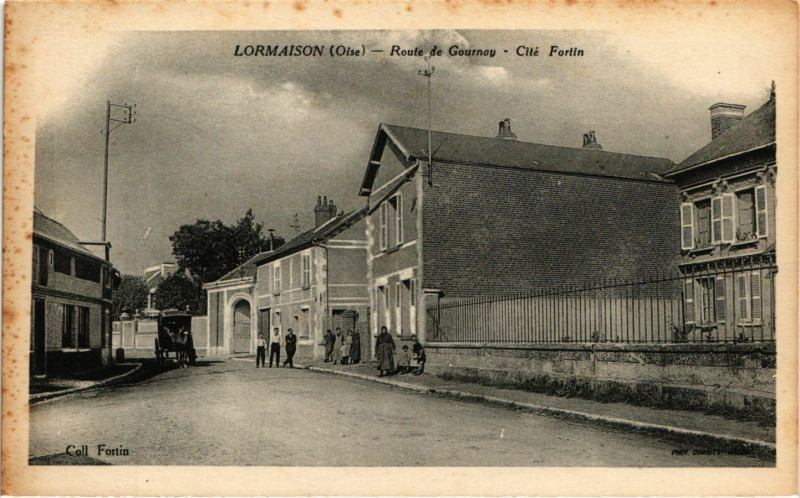 Carte postale ancienne Lormaison - Route de Gournay - Cite Fortin à Lormaison