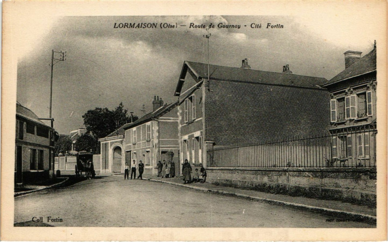 Carte postale ancienne Lormmaison - Route de Gournay - Cite Fortin