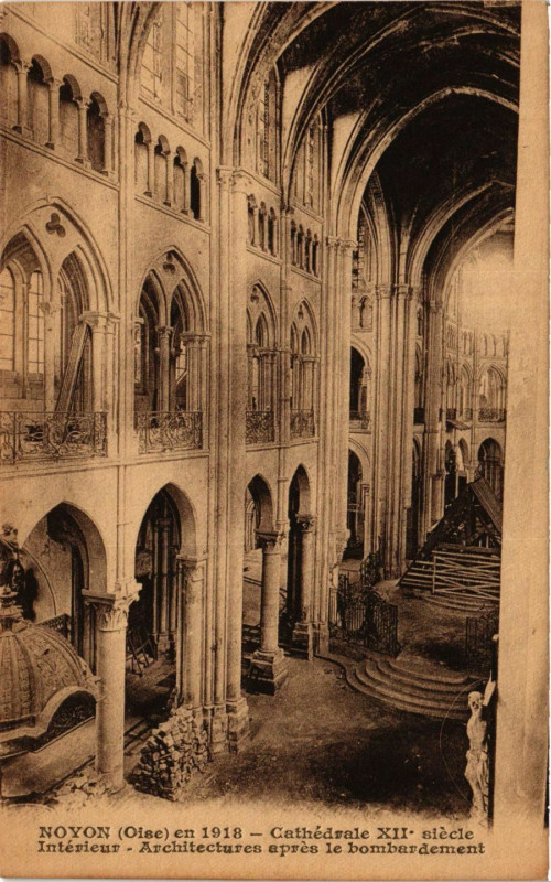 Carte postale ancienne Noyon en 1918 - Cathedrale Xii siecle - Interieur à Noyon