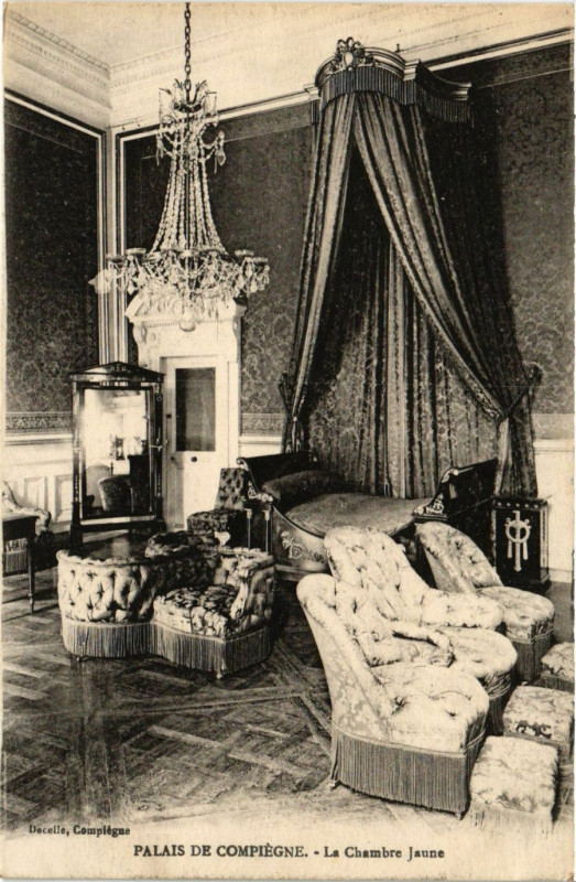 Carte postale ancienne Palais de Compiegne - Le Chambre Jaune à Compiègne