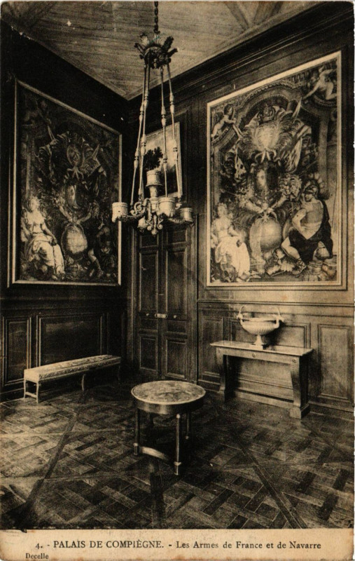 Carte postale ancienne Palais de Compiegne-Les Armes de France et de Navarre