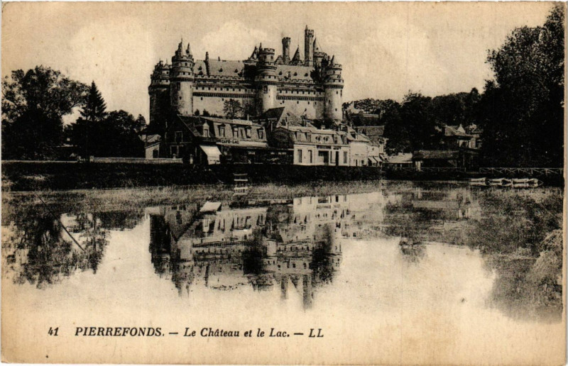 Carte postale ancienne Pierrefonds - Le Chateau et le Lac à Pierrefonds