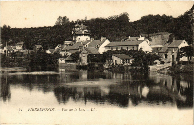 Carte postale ancienne Pierrefonds - Vue sur le Lac à Pierrefonds