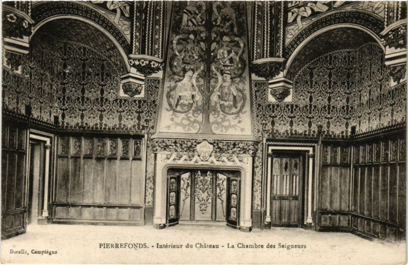 Carte postale ancienne Pierrefonds - Interieur de Cathedrale - La Chambre des Seigneurs à Pierrefonds