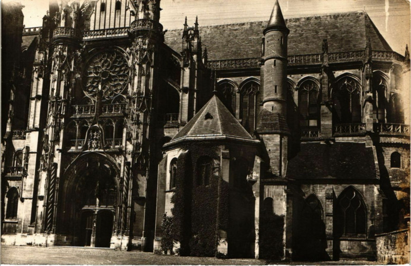 Carte postale ancienne Senlis - La Cathedrale à Senlis