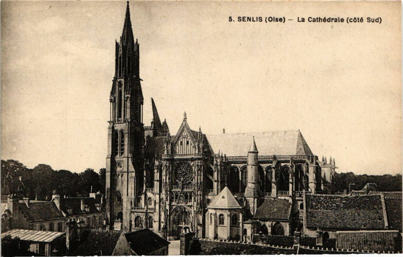 Carte postale ancienne Senlis - La Cathedrale (cote Sud) à Senlis