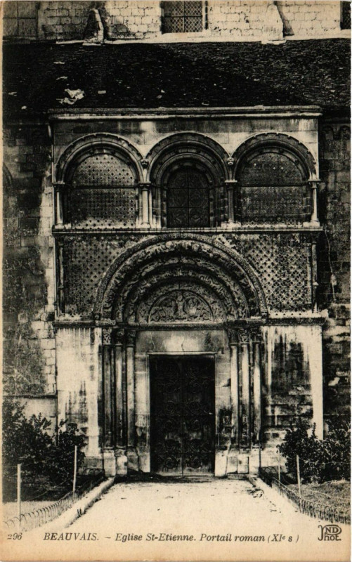 Carte postale ancienne Beauvais - Eglise Saint-Etienne.portail roman à Beauvais