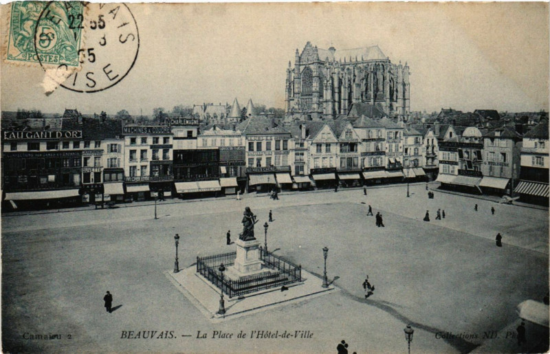 Carte postale ancienne Beauvais - La Place de l'Hotel-de-Ville à Beauvais