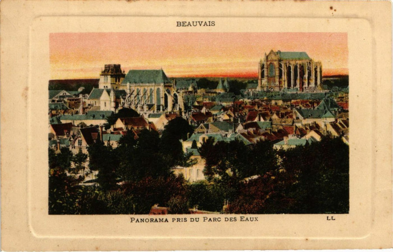 Carte postale ancienne Beauvais - Panorama pris du Parc des Eaux à Beauvais