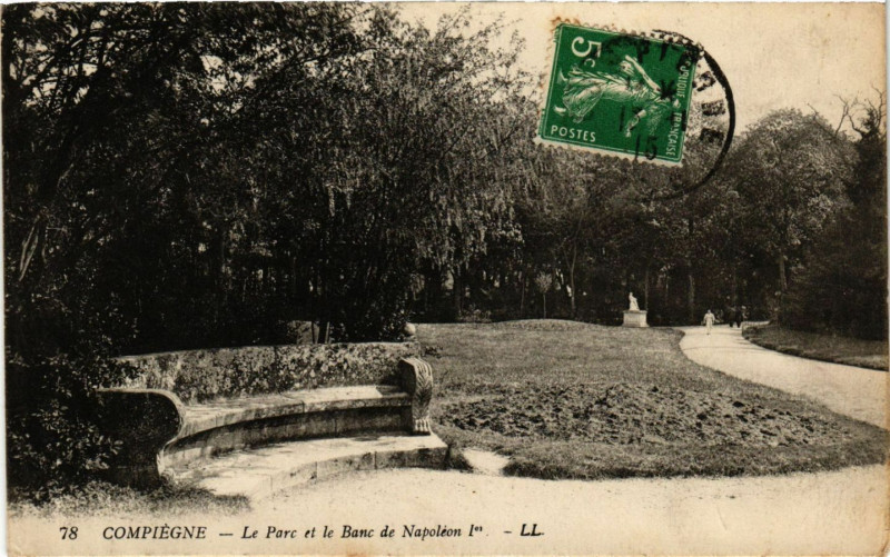 Carte postale ancienne Compiegne - Le Parc etle Banc de Napoleon Ier à Compiègne