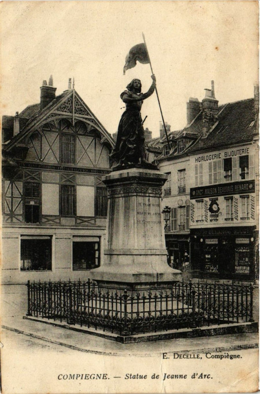 Carte postale ancienne Compiegne - Statue de Jeanne d'Arc à Compiègne