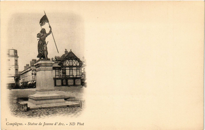 Carte postale ancienne Compiegne - Statue de Jeanne d'Arc à Compiègne