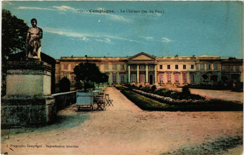 Carte postale ancienne Compiegne - Le Chateau (Vu du Parc) à Compiègne