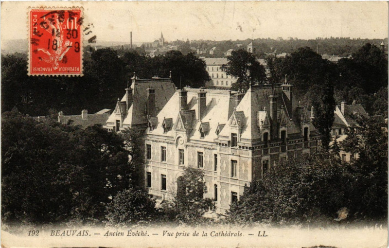 Carte postale ancienne Beauvais - Ancien Eveche - Vue prise de la Cathedrale à Beauvais