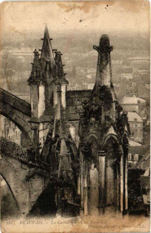Carte postale ancienne Beauvais - La Cathedrale - Cote Nord-Est à Beauvais