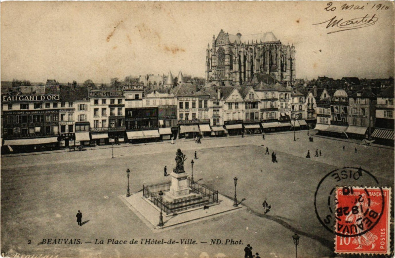 Carte postale ancienne Beauvais - La Place de l'Hotel-de-Ville à Beauvais