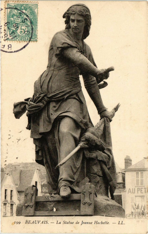 Carte postale ancienne Beauvais - La Statue de Jeanne Hachette à Beauvais