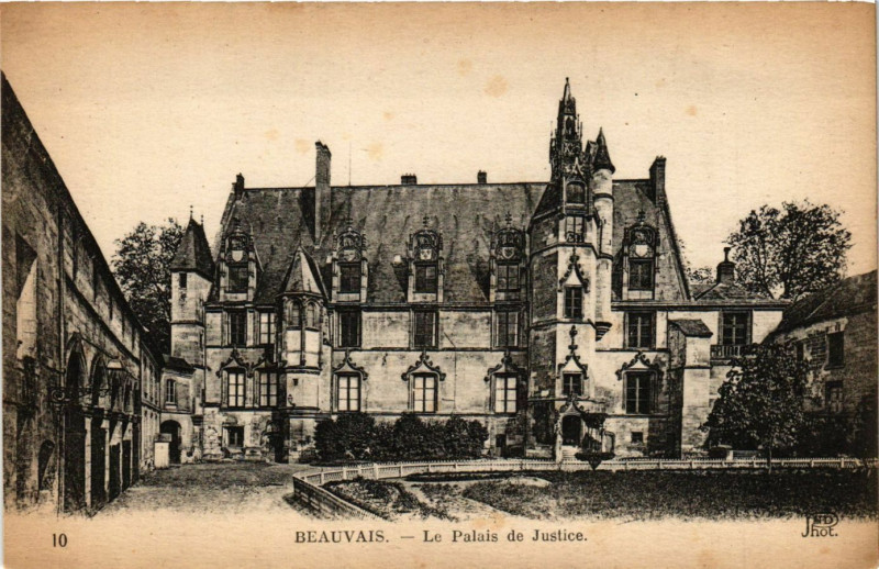 Carte postale ancienne Beauvais - Le Palais de Justice à Beauvais