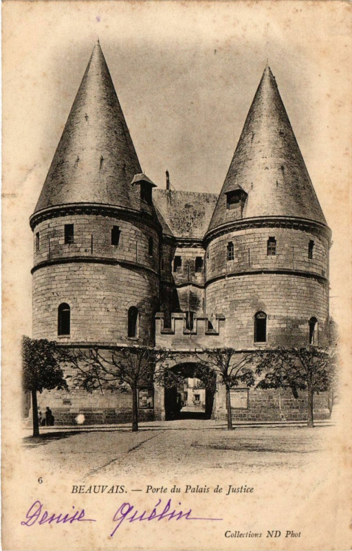 Carte postale ancienne Beauvais - Porte du Palais de Justice à Beauvais