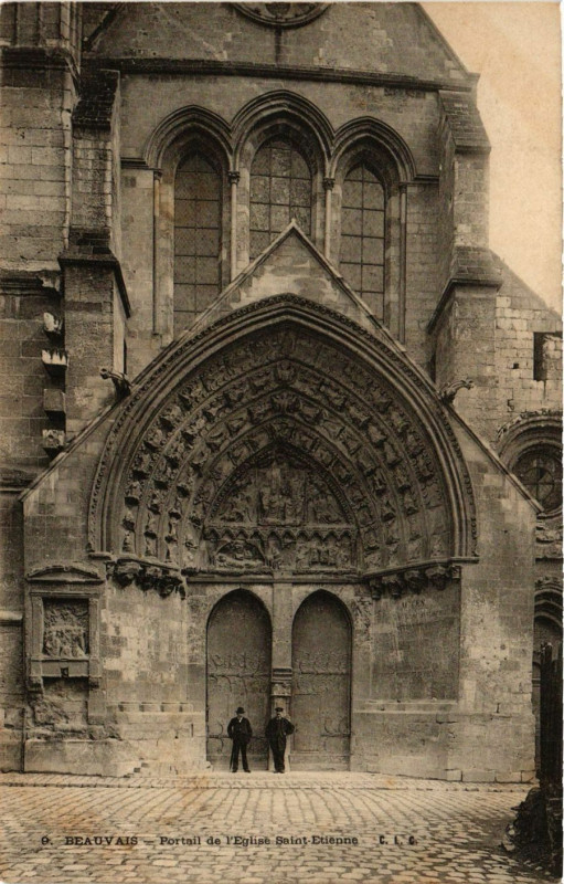 Carte postale ancienne Beauvais - Porteil de l'Eglise Saint-Etienne à Beauvais