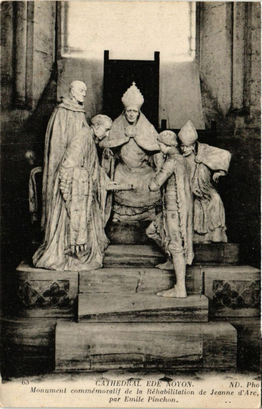 Carte postale ancienne Cathedral ede Noyon - Monument commemoratif de la Rehabilitation à Noyon