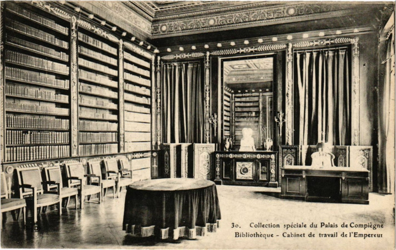 Carte postale ancienne Coll. speciale du Palais de Compiegne - Bibliotheque - Cabinet à Compiègne