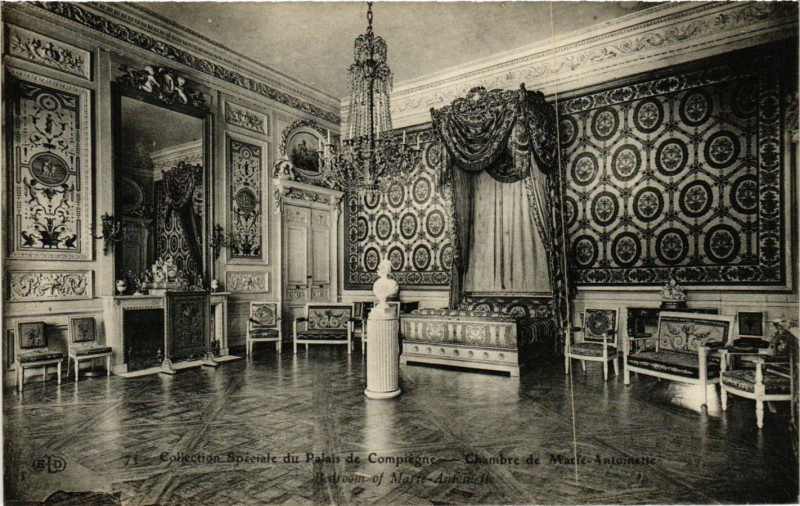 Carte postale ancienne Coll. Speciale du Palais de Compiegne - Chambre de Marie-... à Compiègne